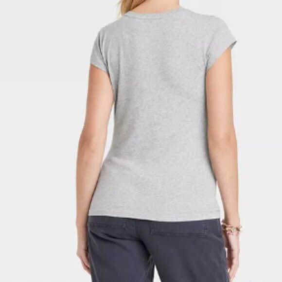 NWT Women's Fitted Short Sleeve T-Shirt - Universal Thread - Picture 2 of 3